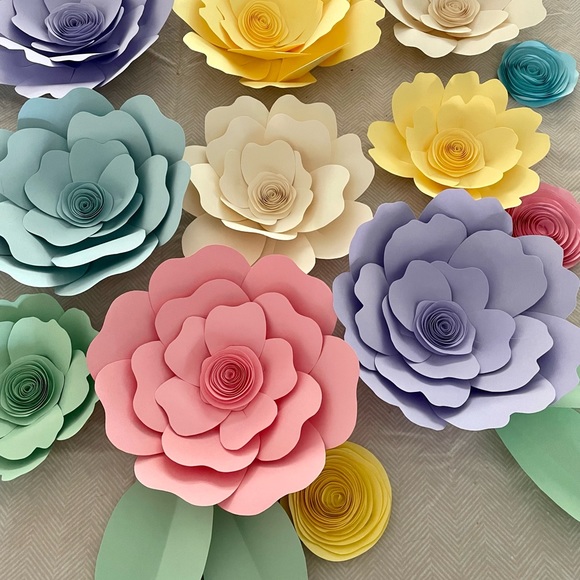Paper flower backdrop - Picture 4 of 5